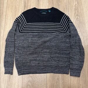 Perry Ellis merino blend sweater size large. Excellent condition.